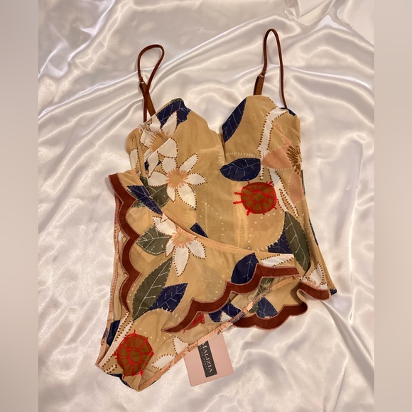La Perla Floral Set, corset and panties. - Picture 6 of 15